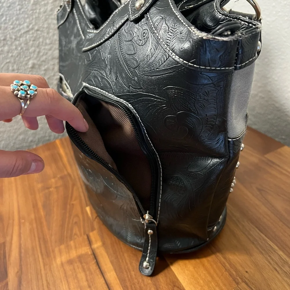 Elegant Black and Gray Embroidered Women's Shoulder Bag - Picture 6 of 12